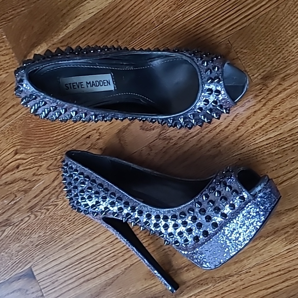 Steve Madden Awwsome Heels